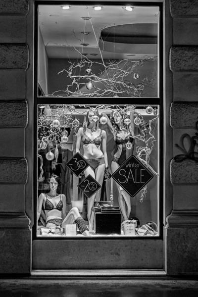 Photograph Yasuhiro Sakuda Display on One Eyeland